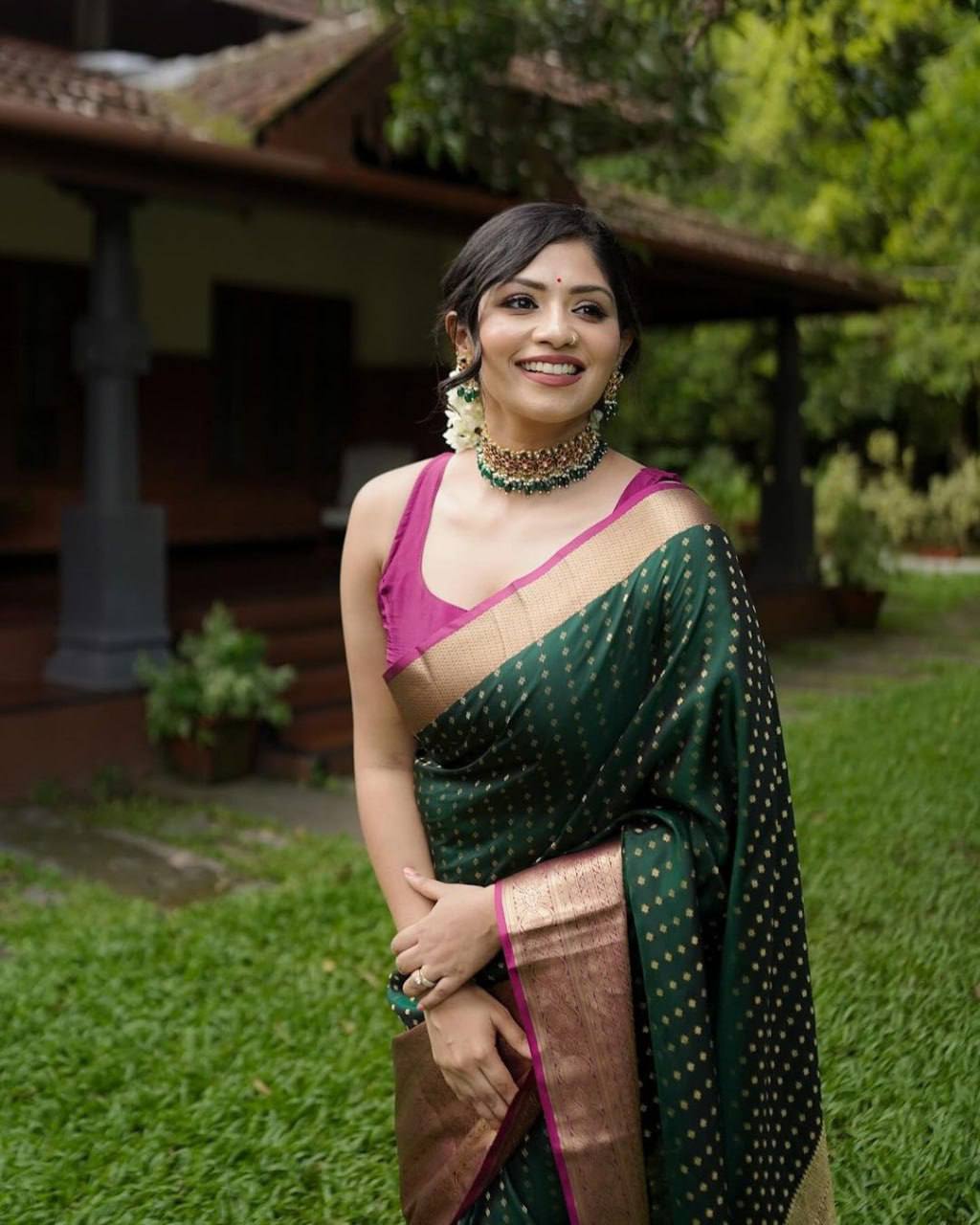 Dark Green Lichi Silk Jacquard Silk Weaving Saree