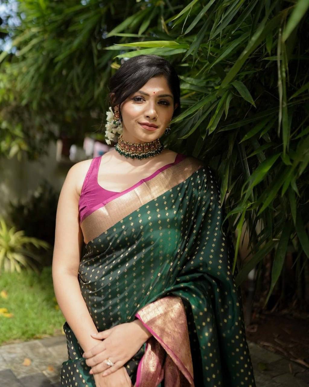 Dark Green Lichi Silk Jacquard Silk Weaving Saree