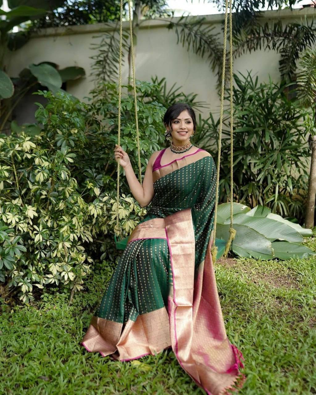 Dark Green Lichi Silk Jacquard Silk Weaving Saree