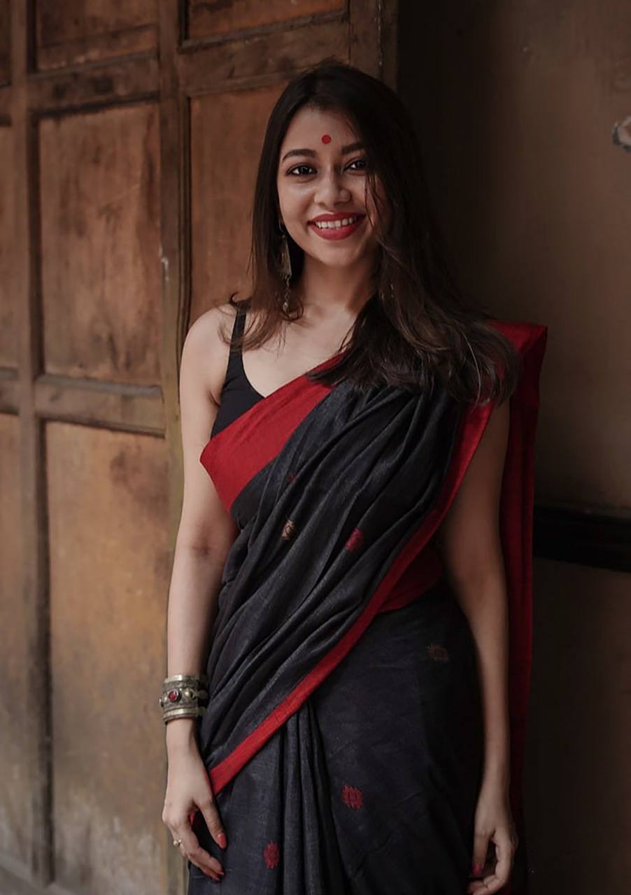 Attractive Slub Lilan Jacquard Weaving Rich Look Beautiful Saree