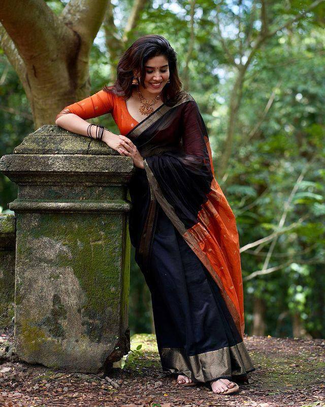 Attractive Black Soft Slab Lilan Jacquard Weaving Saree