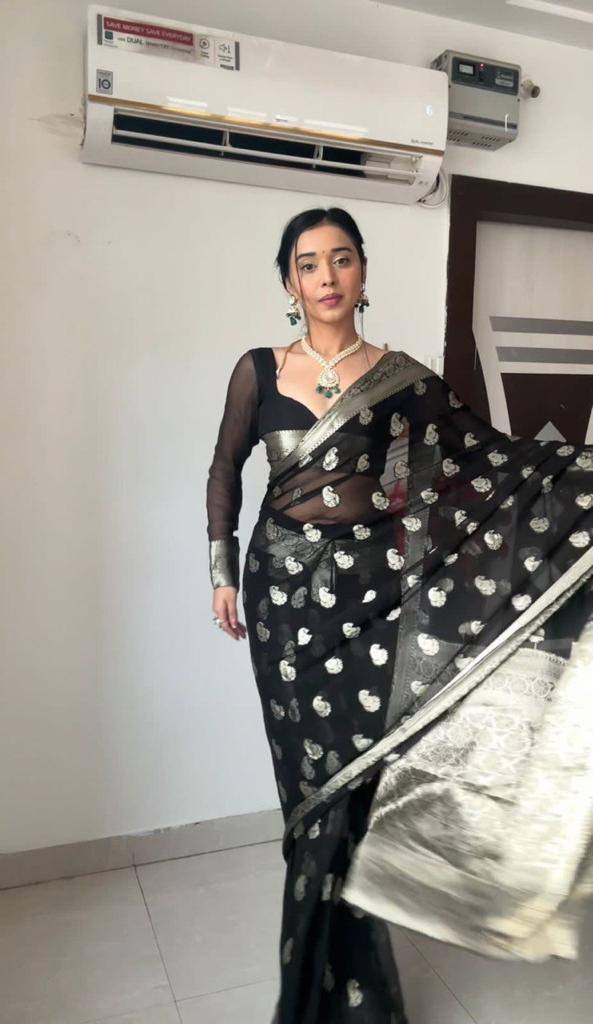 Black Slub Lilan Jacquard Weaving Ready To Wear Saree