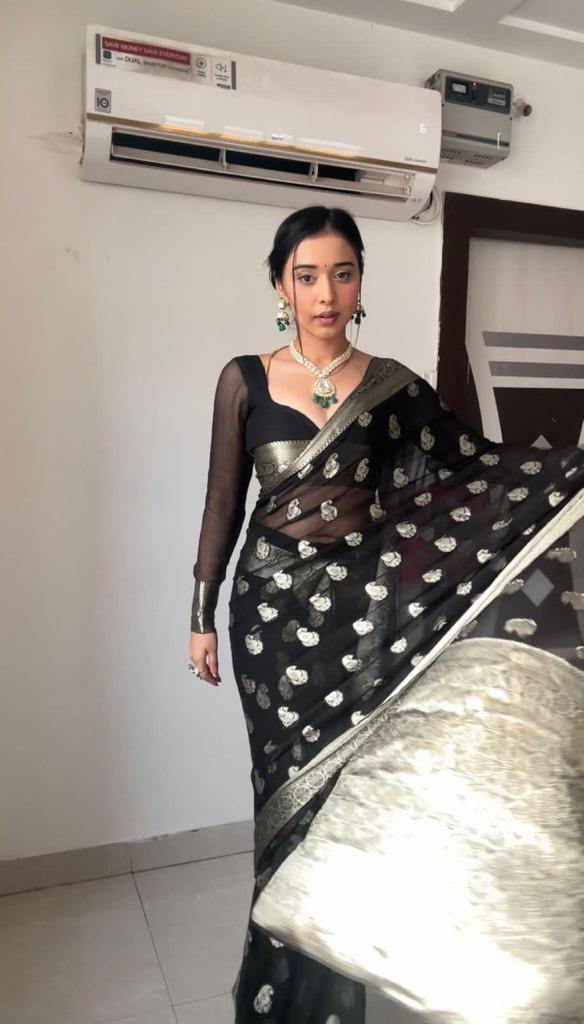 Black Slub Lilan Jacquard Weaving Ready To Wear Saree