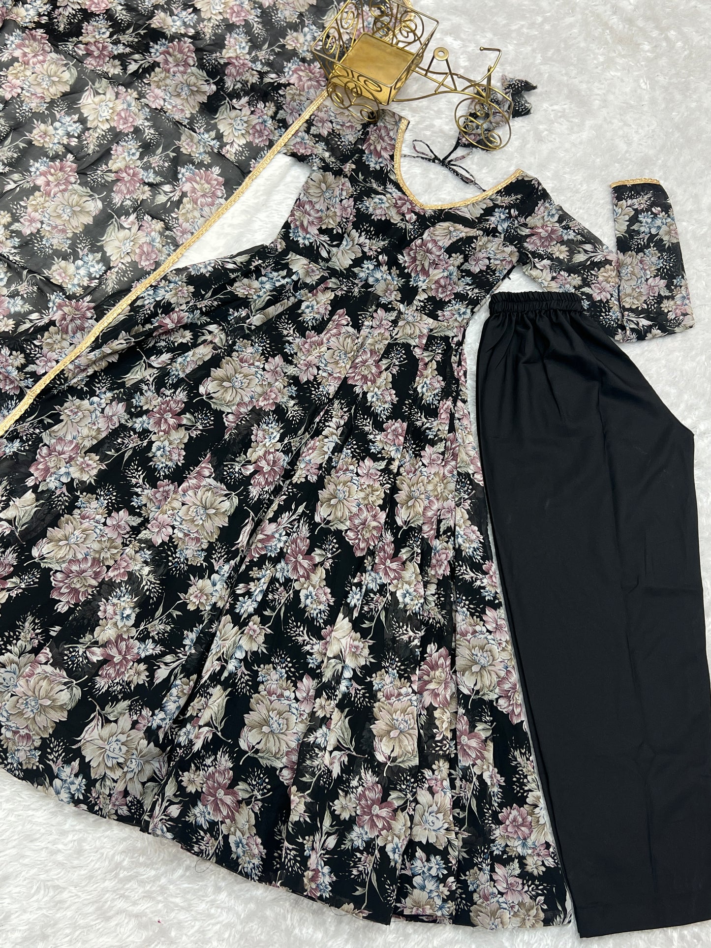 Beautiful Designer Suit On Georgette fabric , Pent With Dupatta