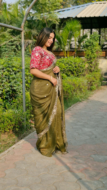 Dazzling Mehendi Candy Crush Sequence Design C Pallu Mehendi Wear With Red Embroidery Blouse