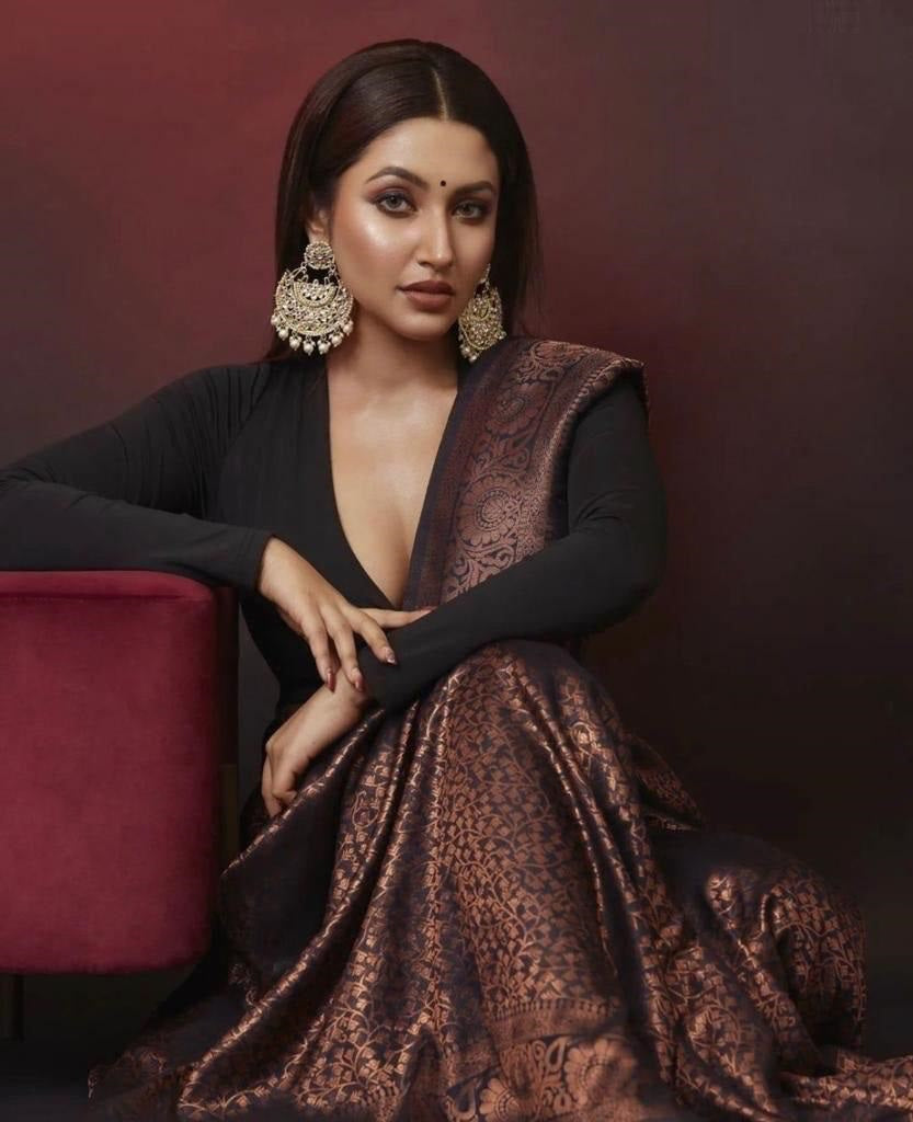Party Wear Soft Lichi Silk Pallu & Jaquard Work Saree Blouse