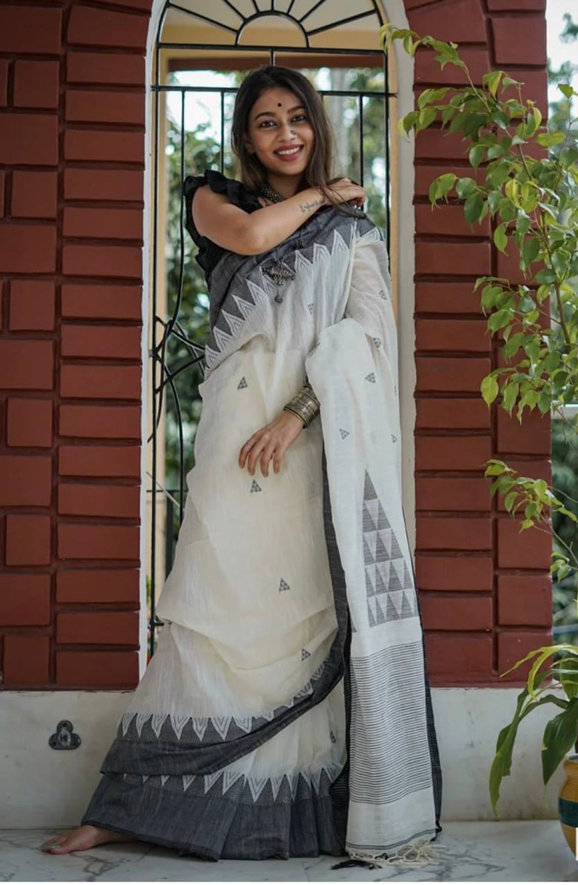 Beautiful White And Black Rich Pallu & Slab Weaving Work Saree