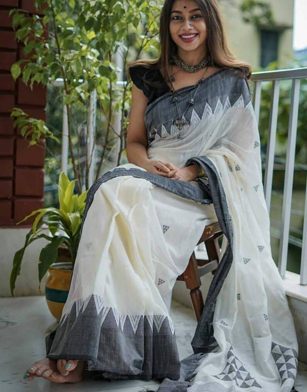Beautiful White And Black Rich Pallu & Slab Weaving Work Saree