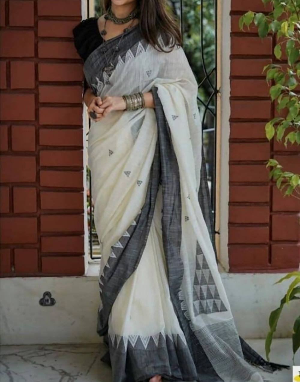Beautiful White And Black Rich Pallu & Slab Weaving Work Saree