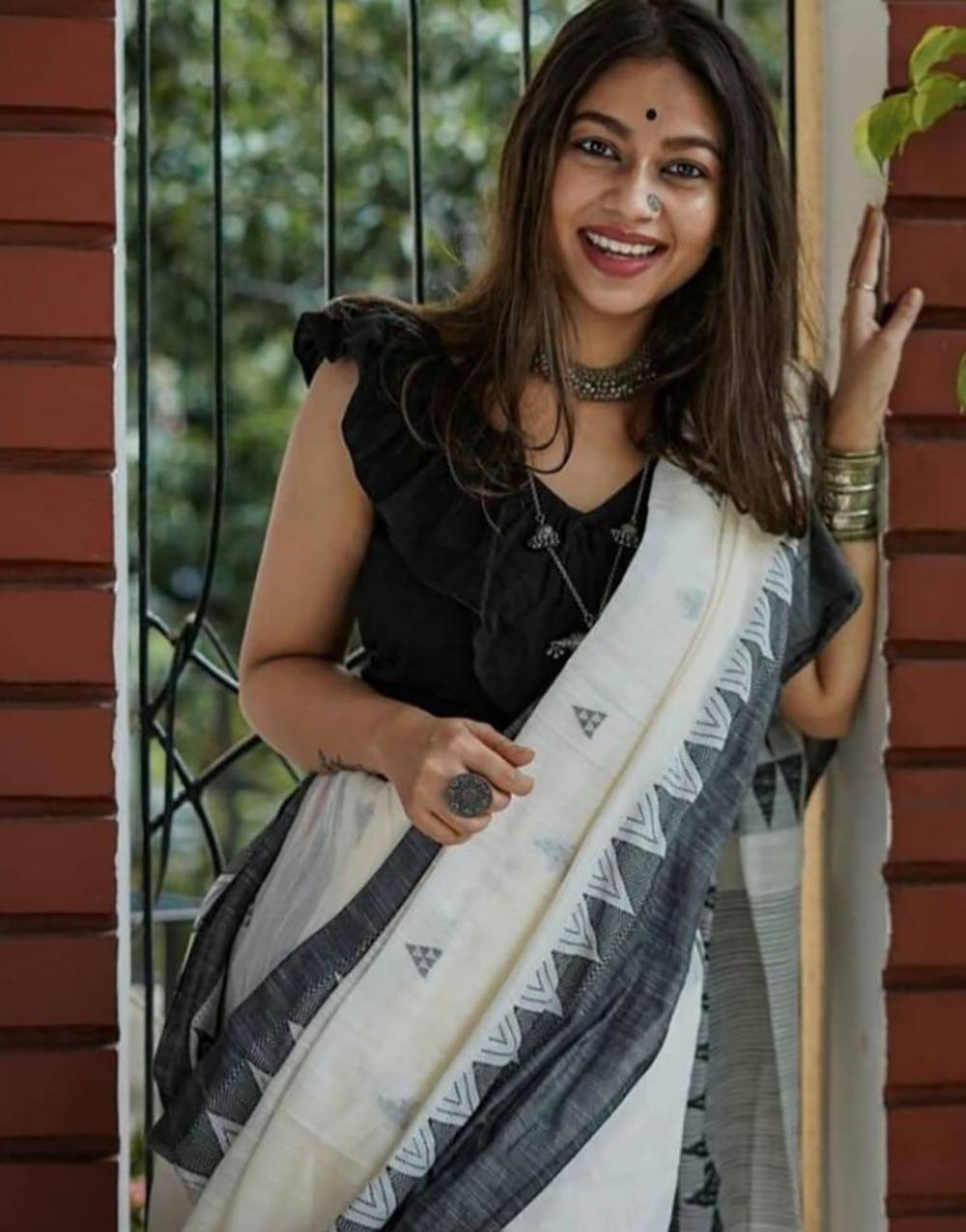 Beautiful White And Black Rich Pallu & Slab Weaving Work Saree