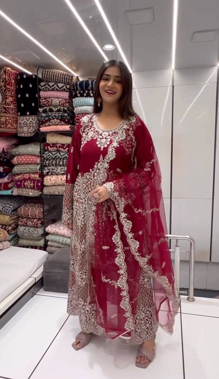 Beautiful Suit Georgette Fabric Red Colour With Inner And Thread Work