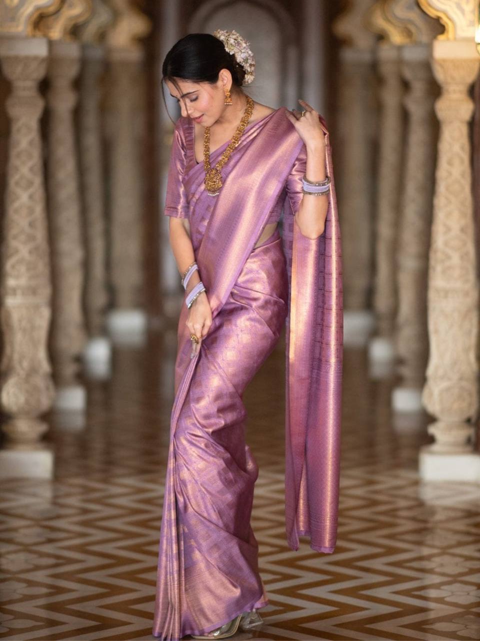 Atractive Lichi Silk Treditional Wear Jacquard Weaving Saree