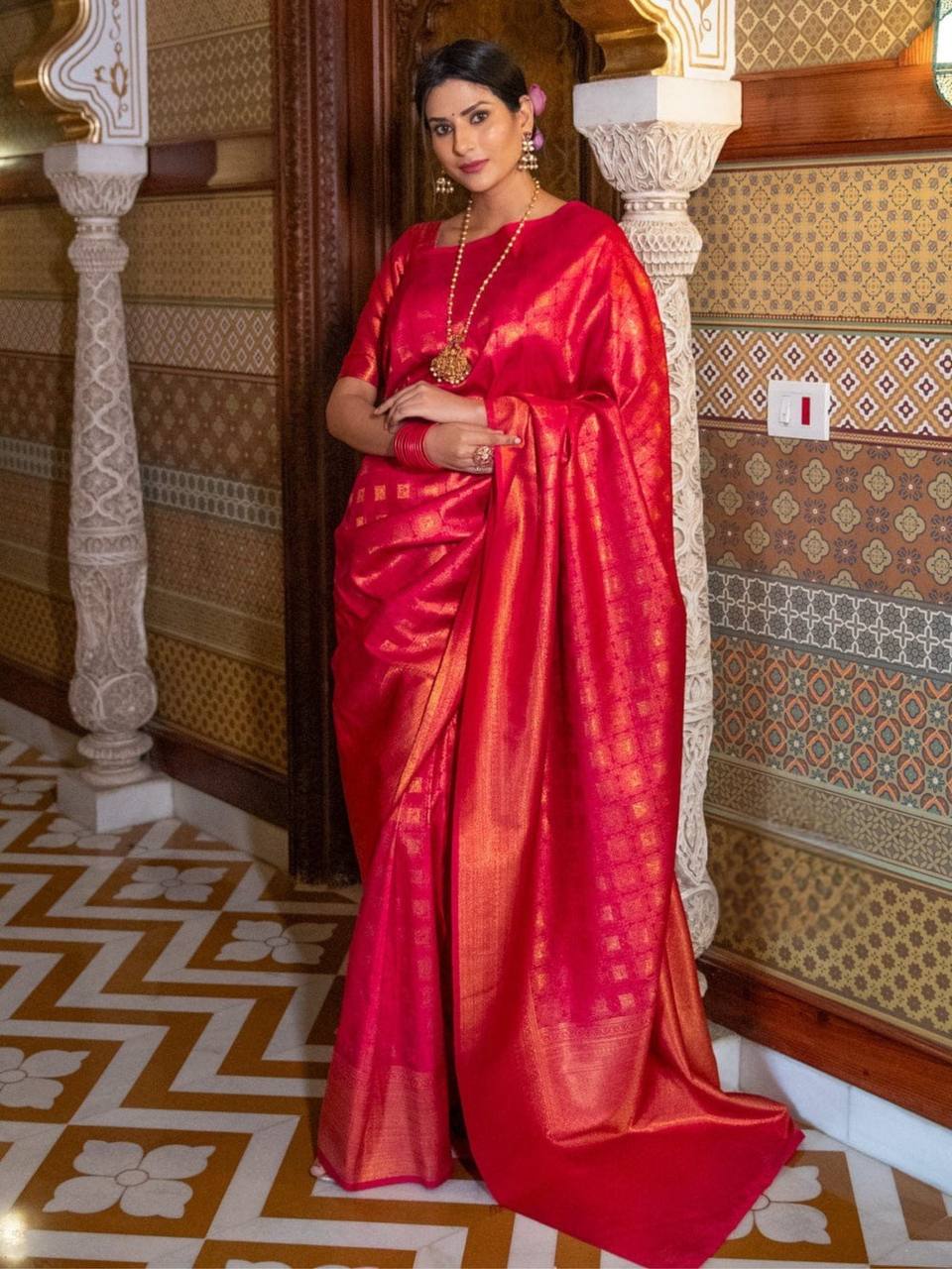 Atractive Lichi Silk Treditional Wear Jacquard Weaving Saree
