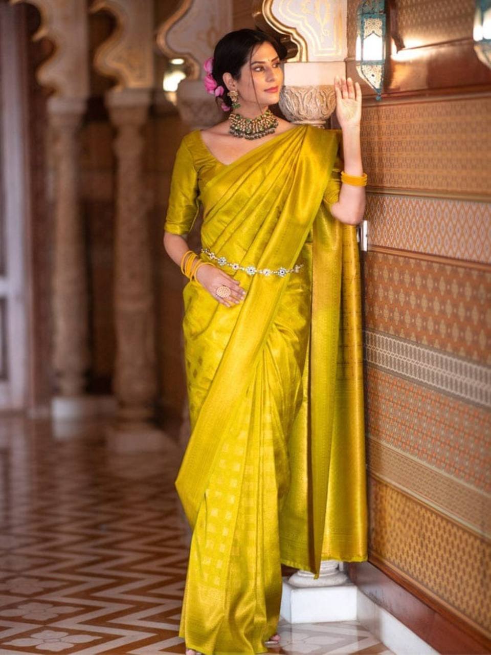 Atractive Lichi Silk Treditional Wear Jacquard Weaving Saree