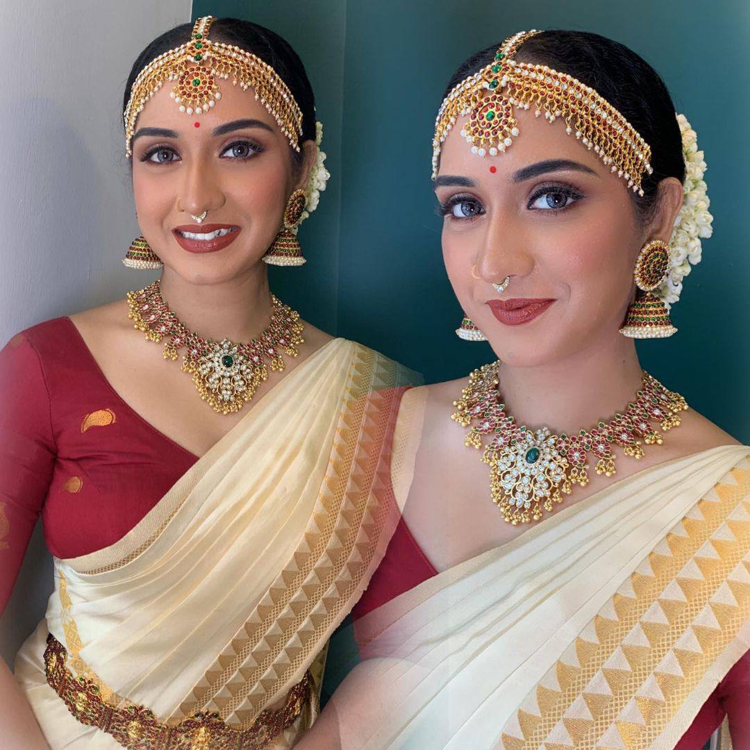 Soft Banarasi Silk Saree With Weaving Gold Zari Heavy Pallu & Zari Weaving Border With Runing Blouse