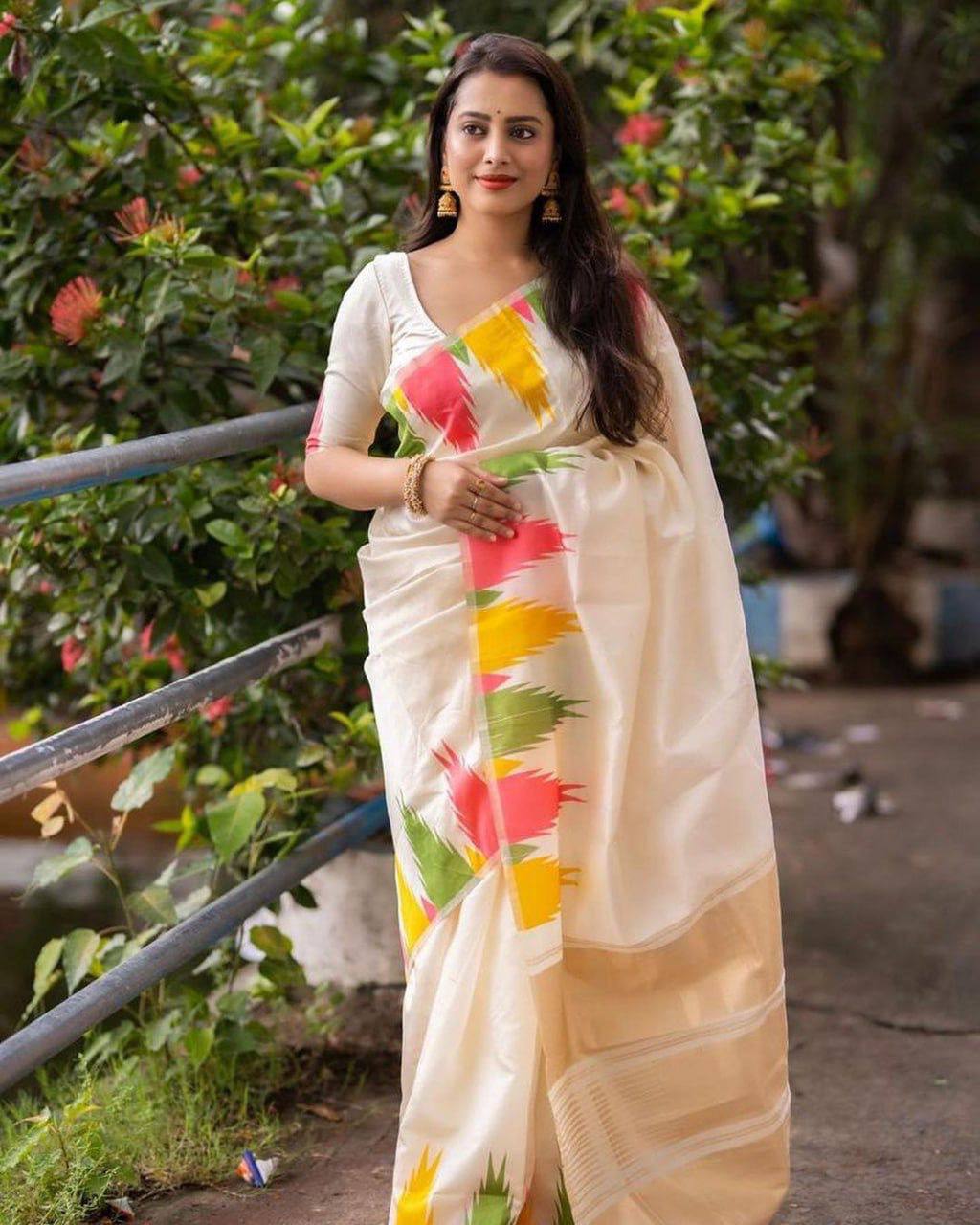 Soft Lichi Silk Beautiful Rich Pallu Jacquard Weaving Saree