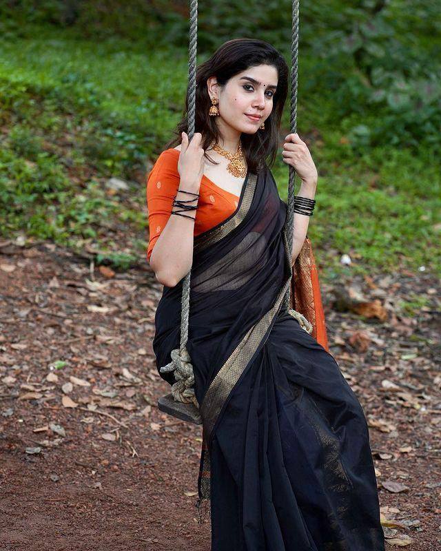 Attractive Black Soft Slab Lilan Jacquard Weaving Saree