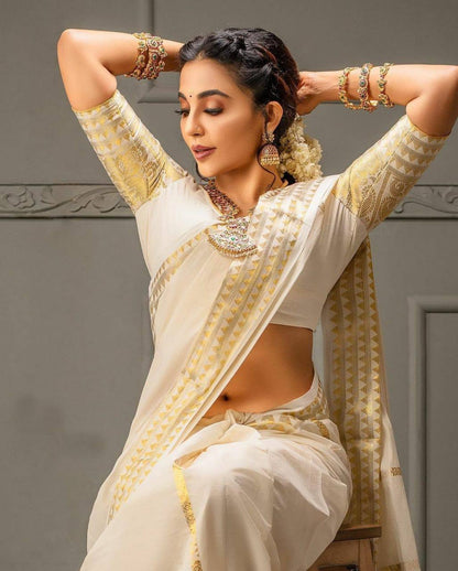 South Style Ivory Banarsi Silk Gold Jari Weaving Rich Pallu Saree