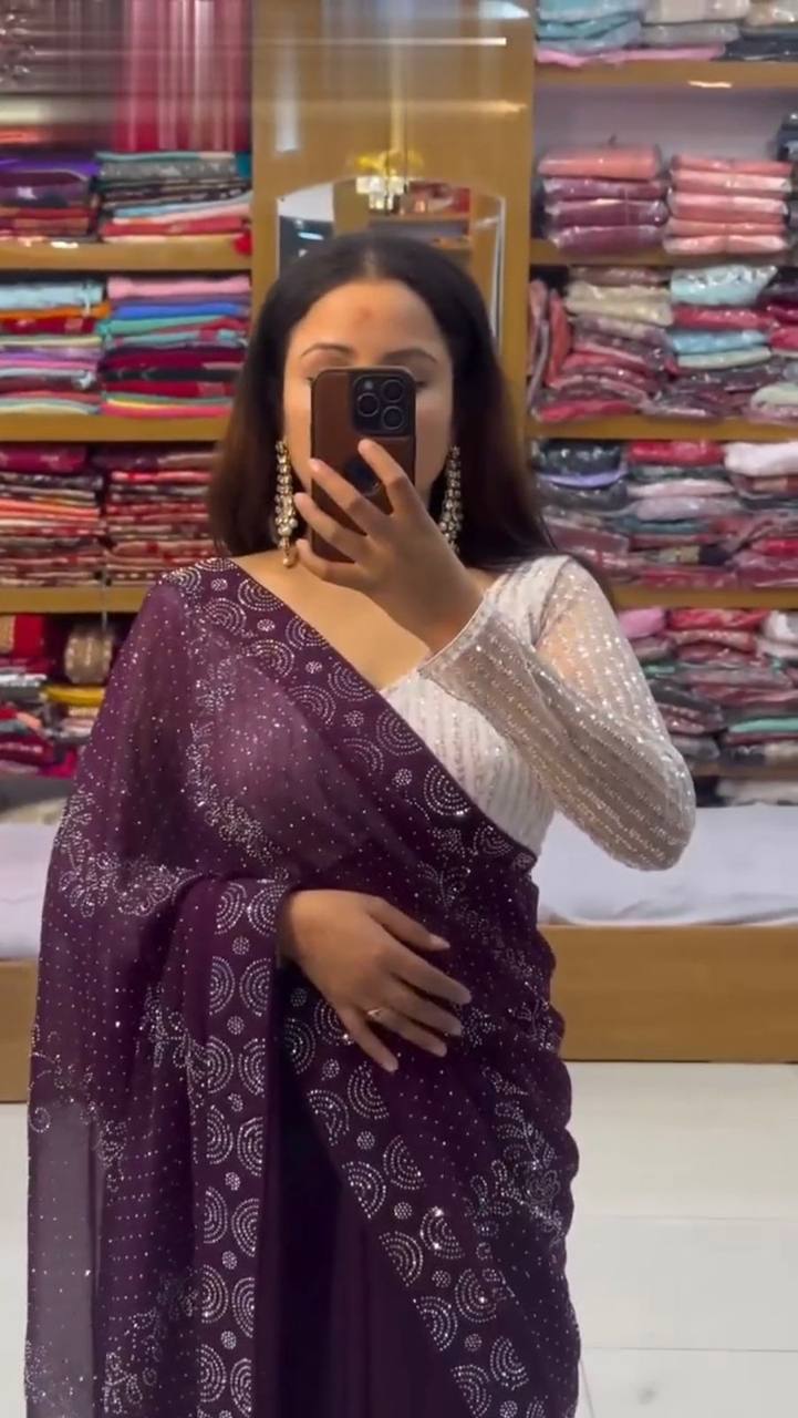 Looking Beautiful Designer Saree On Faux Georgette Febric With Hot Fix Work And Blouse Faux Georgette Febric With Thred With Sequence Work