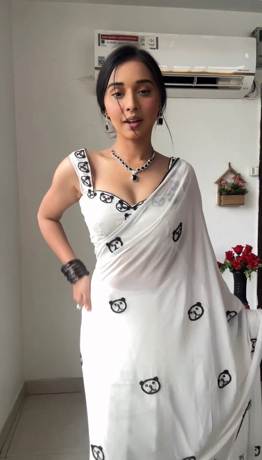 1 Min. Ready to wear Georgette White Saree